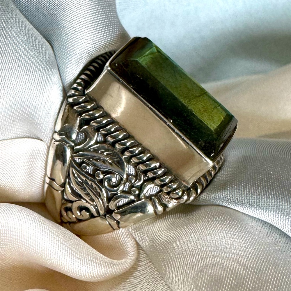 Sterling silver ring with labradorite. Size 8.